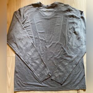 Lulu lemon men’s long sleeve vent tech v neck in gun metal grey